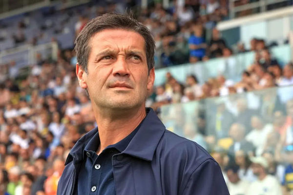 Cristian Chivu: Tân HLV Inter Milan và Hành Trình Tiếp nối Thành công