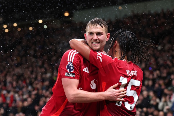 Manchester United: De Ligt dẫn dắt hàng thủ trẻ, tương lai vững chắc phía trước