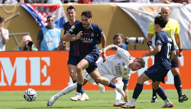 HLV Luis Enrique: PSG không nương tay trước Real Madrid, bảo vệ Xabi Alonso và chia sẻ về tình cảm với Barcelona