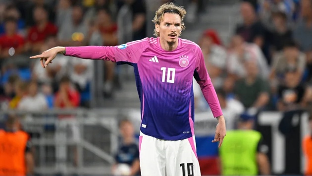 Bayern Munich đối mặt thử thách khó khăn trong thương vụ chiêu mộ Nick Woltemade